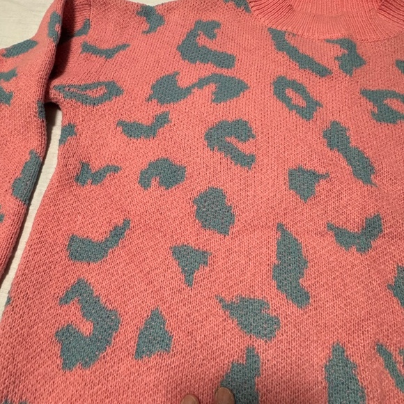 knitted woman sweater pink with blue pattern design size large brand shein - Picture 4 of 5